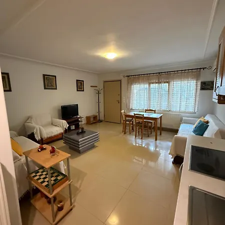 Fresh Escape Néa Péramos